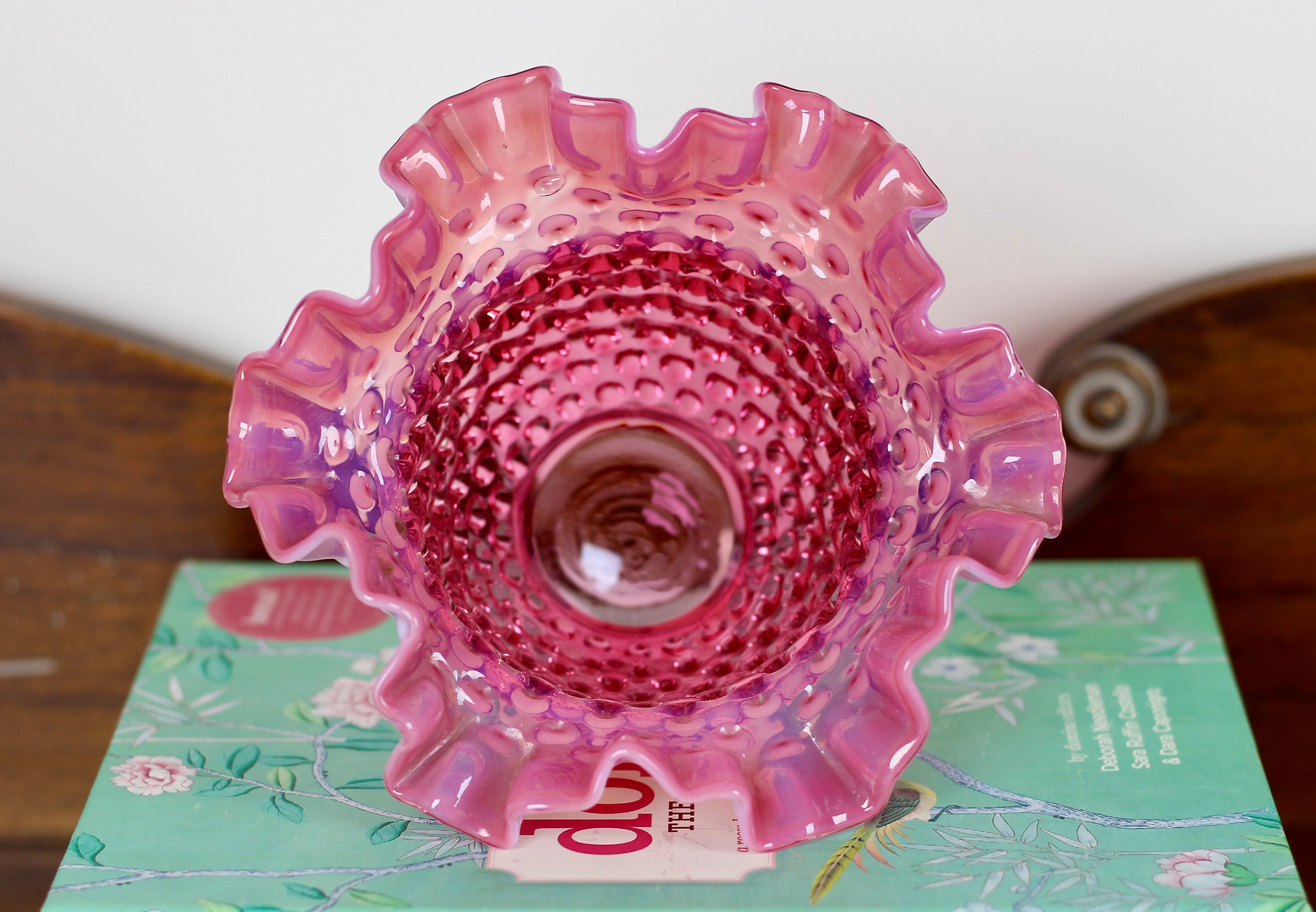 ヴィンテージ フェントン ホブネイル クランベリー オパールセント