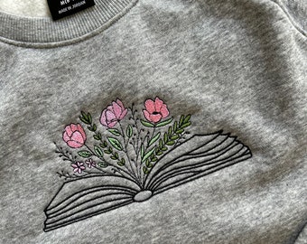 BOOK LOVER sweatshirt // embroidered sweatshirt