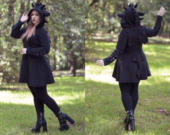 Zwarte draak cosplay jurk kostuum, gotische Goth stijl zwarte jurk met lange mouwen, vleugels, oren en draak staart