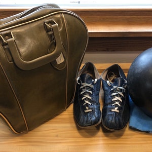 Vintage AJAY Richard Milton Bowling Ball Storage Carry w/ Brunswick Blue Leather women’s shoes & Black Beauty Ball