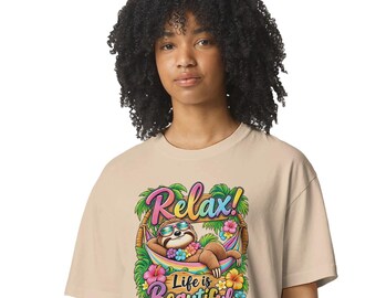 Relax Life is Beautiful Sloth Crop Top - Comfort Colors Cropped T-Shirt - Cute Sloth Lover Gift - Aesthetic Graphic Tee for Women