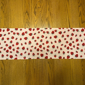 Strawberries - Table Decoration - Strawberry - Fruit - Long Table Runner - Fast Shipping!