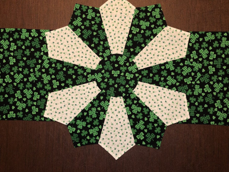 Fast Shipping! Patty/'s Reversible Table Decoration Clover St Green Long Table Runner Saint Patrick/'s March