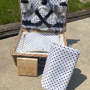 Personalized Picnic Basket for 4 Person, Waterproof Picnic Blanket/Insulated Cooler, for Valentine's Day, Christmas, Birthday, Wedding Gift