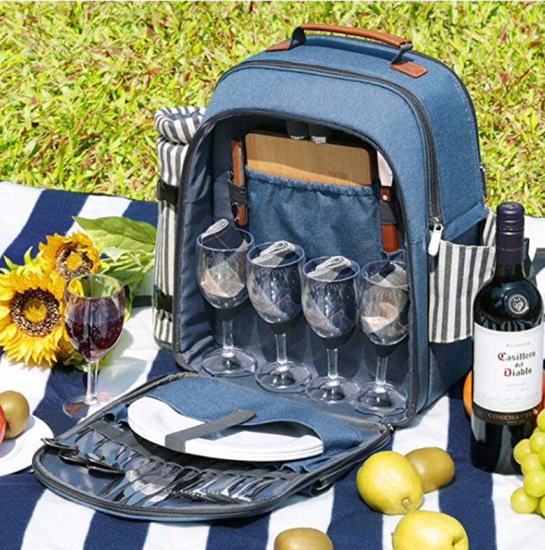 Engraved Insulated Picnic Backpack for 4 Person Bag with Cooler Compartment, Wine Pouch, Blanket and Stainless Steel Cutlery Set afbeelding 3