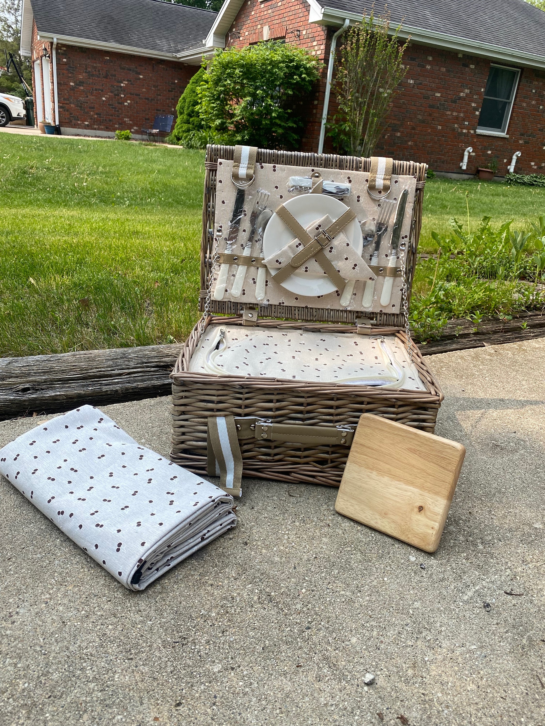 Picnic Basket with Table, Picnic Basket Set for 2, Willow Hamper with Wine  Holder, Wicker Picnic Set with Blanket & Premium Tableware for Outdoor