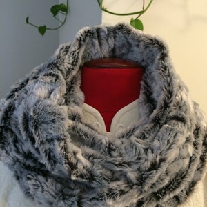 Light gray faux fur infinity scarf, winter warm scarf image 1