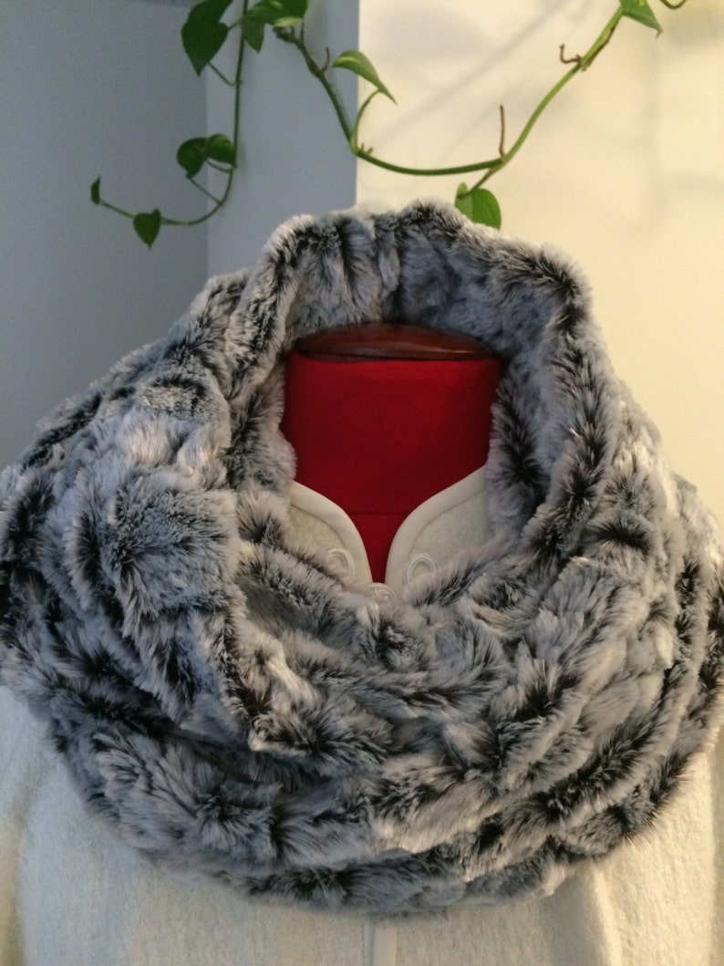 Light gray faux fur infinity scarf, winter warm scarf image 1