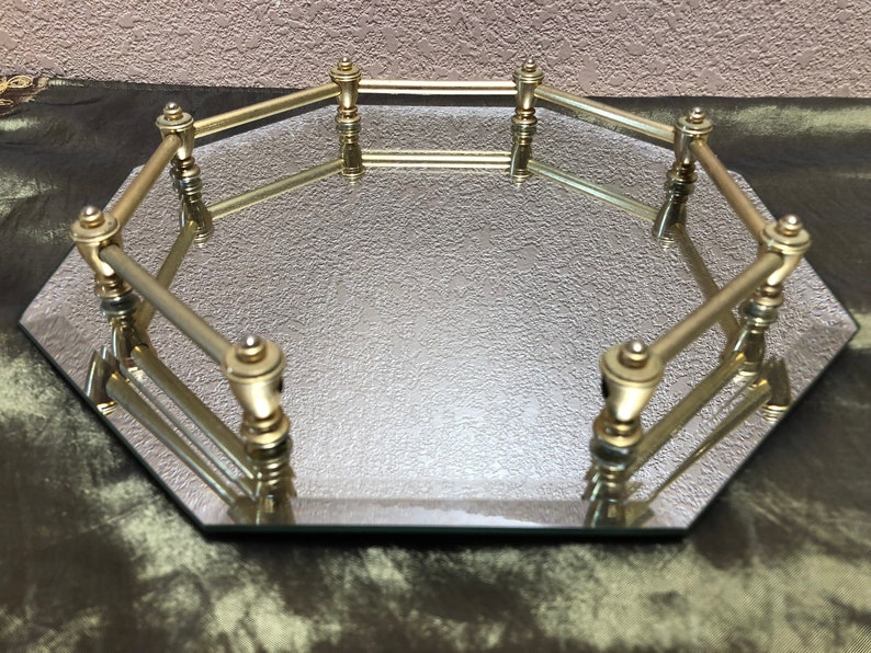 Octagon Vanity Tray Mirror Display