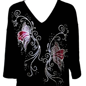 Top in maglia a spirale con farfalla rosa o blu impreziosito a mano, manica corta o a 3/4, taglie disponibili dalla piccola fino alla taglia 3X