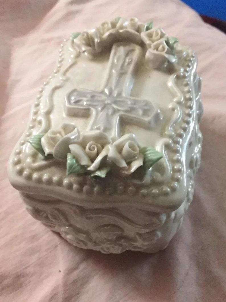 Small cross jewelry box