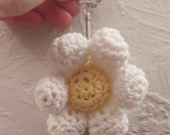 Crochet Puffy Daisy Keychain, Daisy, crochet flower key chain, Cottagecore, Cottagecore Decor, Handmade Gifts, Crocheted Gifts