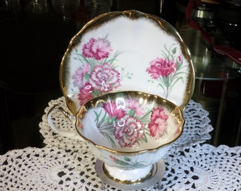 Beautiful Collectible Queen Anne Teacup & Saucer Heavy Gold Gilding Trims A Cup Full of Pink and Pale Pink Carnations