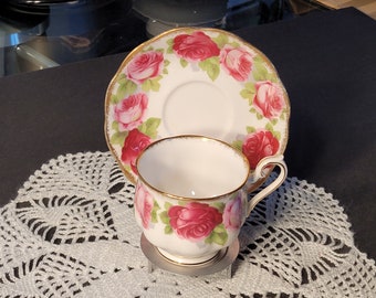 Lovely Vintage Royal Albert Old English Rose Teacup & Saucer