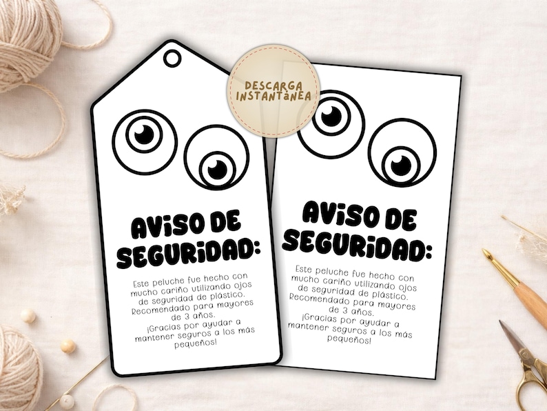 May include: Two white tags with cartoon eyes and the text "AVISO DE SEGURIDAD:" in black. The tags also include text in Spanish about the product's safety and age recommendations. A small, round sticker with the text "DESCARGA INSTANTANEA" is also present.