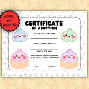 Op de afbeelding: Een rechthoekig adoptiecertificaat met een gestippelde rand en de tekst "Certificate of Adoption". Het bevat vier illustraties van glimlachende, glinsterende dumplings in blauw, groen, roze en paars, met een rode "Instant PDF Download"-badge.