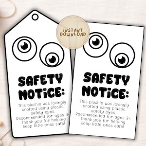 Puede incluir: Dos etiquetas blancas con texto negro que dice "AVISO DE SEGURIDAD:" y detalles sobre la seguridad de los peluches. Las etiquetas tienen grandes ojos de dibujos animados en la parte superior. Un círculo beige con "DESCARGA INSTANTÁNEA" está entre las etiquetas.