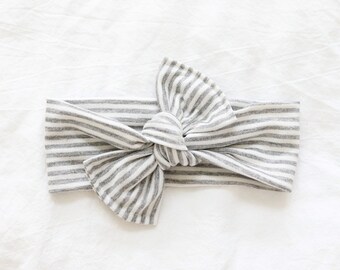 Heather grey striped headwrap, Grey white striped headwrap, Gray headwrap, Striped headwrap, Grey newborn headband, Grey striped bow