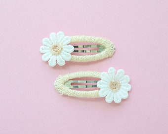 2 pack Daisy barrettes, Flower barrettes, White flower barrettes, White flower clips, Cream barrettes, Cream hair clips, Pigtail barrettes