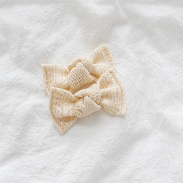 Cream ribbed pigtail knot bows, Knotted pigtail bows, Cream pigtail bows, Ribbed knit pigtail bows, Pigtail bow set, Mini pigtail bows