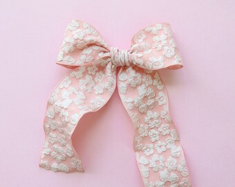 Pink Daisy ribbon bow, Pink flower ribbon bow, Floral hair bow, Flower ribbon bow, Big long tail hair bow, Blush hair bow