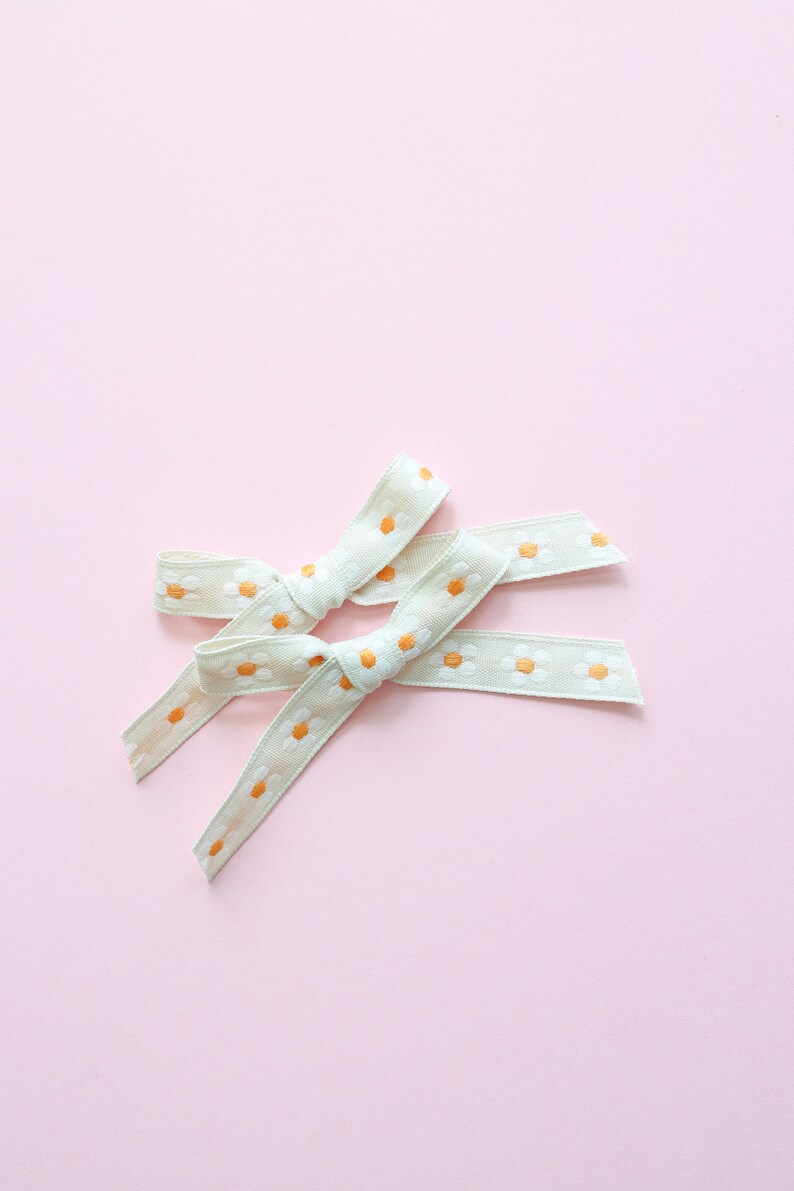 Cream daisy ribbon bow pigtail clips, Flower pigtail clips, Cream floral hair clips, Coquette bows, Daisy bow clips, Summer pigtail bows image 1