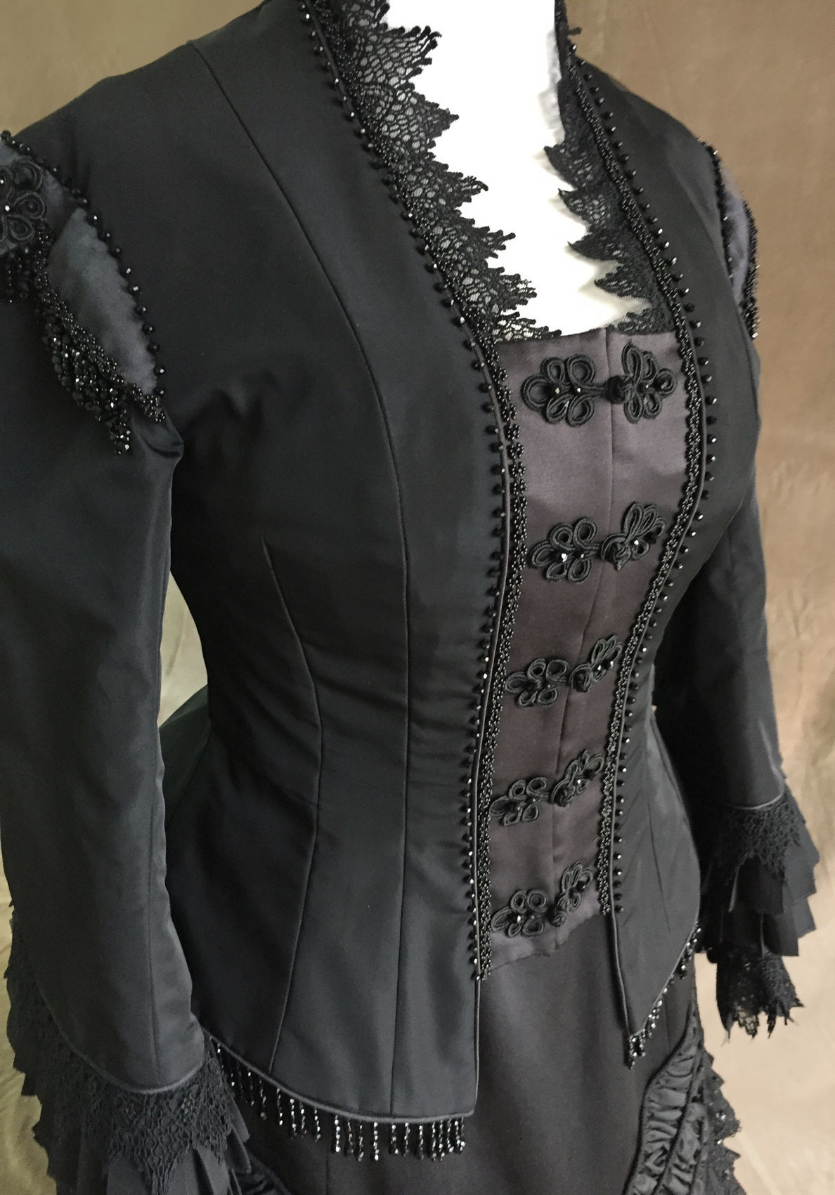 ビクトリア朝のドレス - 1880 年の喪服 - Etsy 日本 ビクトリア朝のドレス - 1880 年の喪服 - Etsy 日本