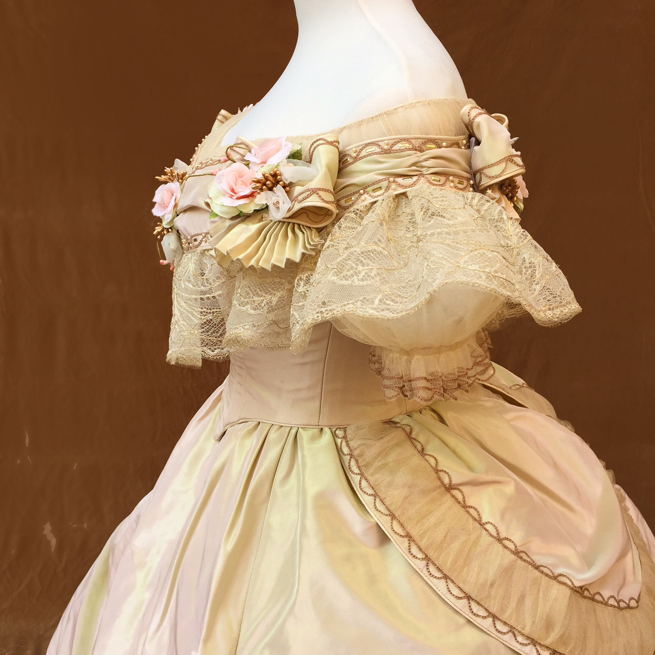 1860年代の夜会服のビクトリア朝のドレス - Etsy 日本 1860年代の夜会服のビクトリア朝のドレス - Etsy 日本