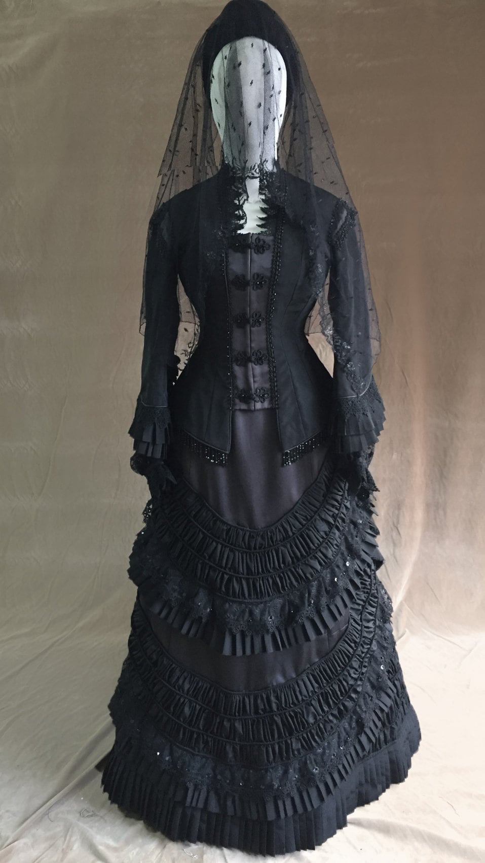 ビクトリア朝のドレス - 1880 年の喪服 - Etsy 日本