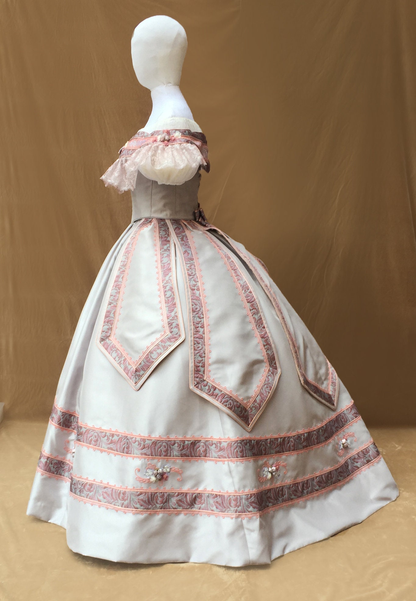 Rokoko - (1730 bis 1770/1780) | Rococo dress, Historical dresses, Vintage  dresses