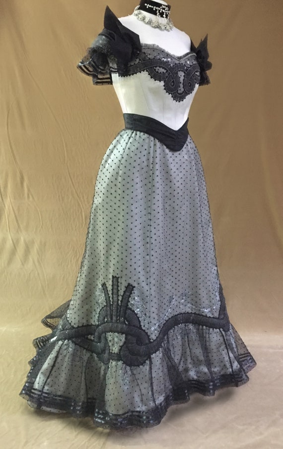 Worth (Couture) 1939 Dinner dress of 1900 inspiration, Studio