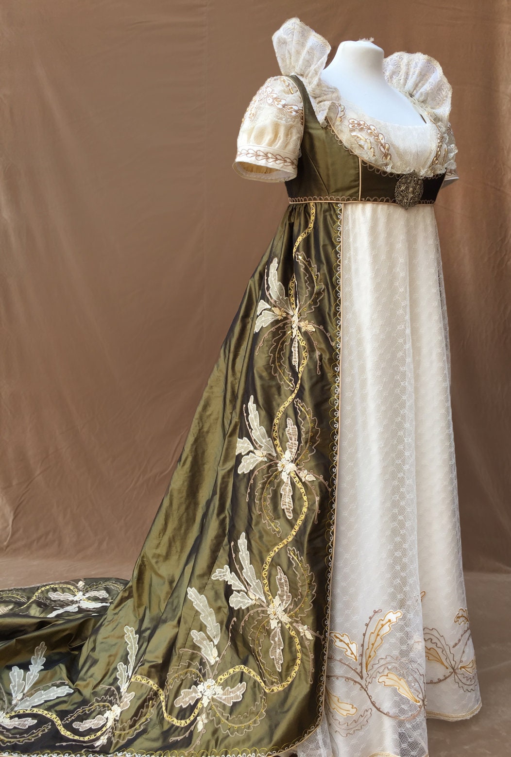 American ball gown, Winter 1895 — Calisphere