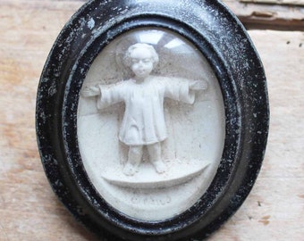 Antique small medaillon Baby jejus Napoleon III / Vintage 19th century religious wall hanging /small plaster relif in Metal frame