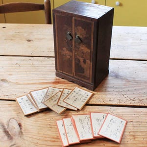 Jeu de cartes japonais de 1922 Hyakunin isshu 百人一種, cartes anciennes avec boîte en bois de style HAKONE fait main période Taisho