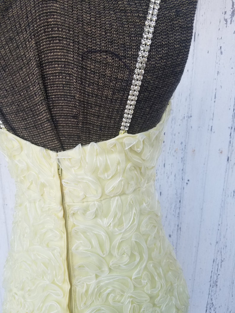 M Elegant Vintage 1960/'s Yellow Deep V Neckline Ruffle Detail Sleeveless Sheath Dress with Clear Rhinestone Spaghetti Straps Union