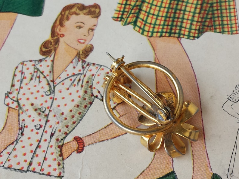 Green Red Rhinestone Circle Rays Antique Brooch Accessory Pin Beautiful Vintage 1940/'s Gold Flower Mother Birthstone Blue