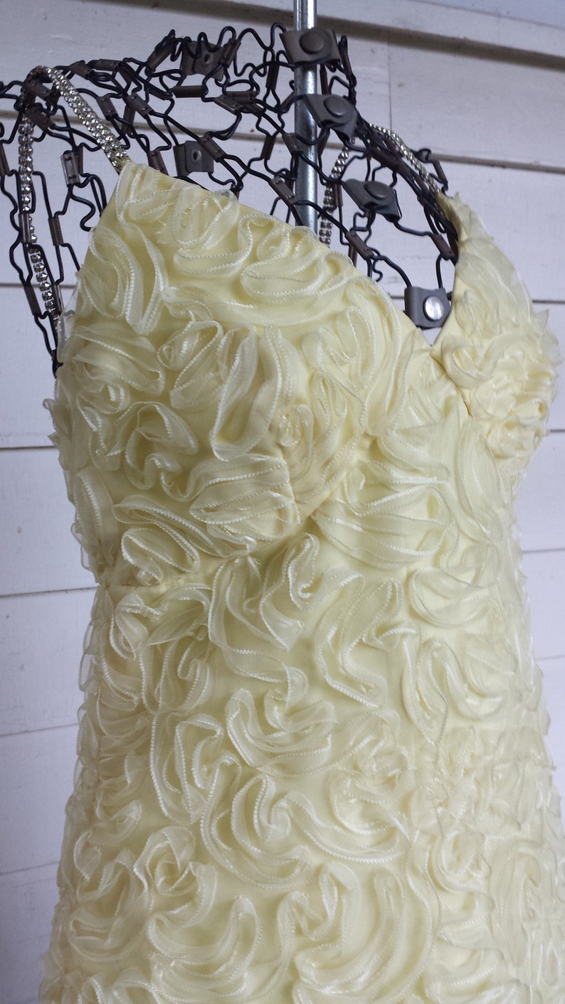 M Elegant Vintage 1960/'s Yellow Deep V Neckline Ruffle Detail Sleeveless Sheath Dress with Clear Rhinestone Spaghetti Straps Union