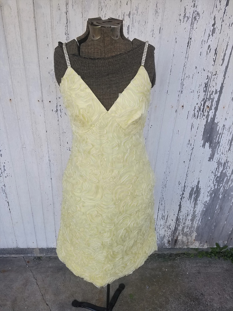 M Elegant Vintage 1960/'s Yellow Deep V Neckline Ruffle Detail Sleeveless Sheath Dress with Clear Rhinestone Spaghetti Straps Union