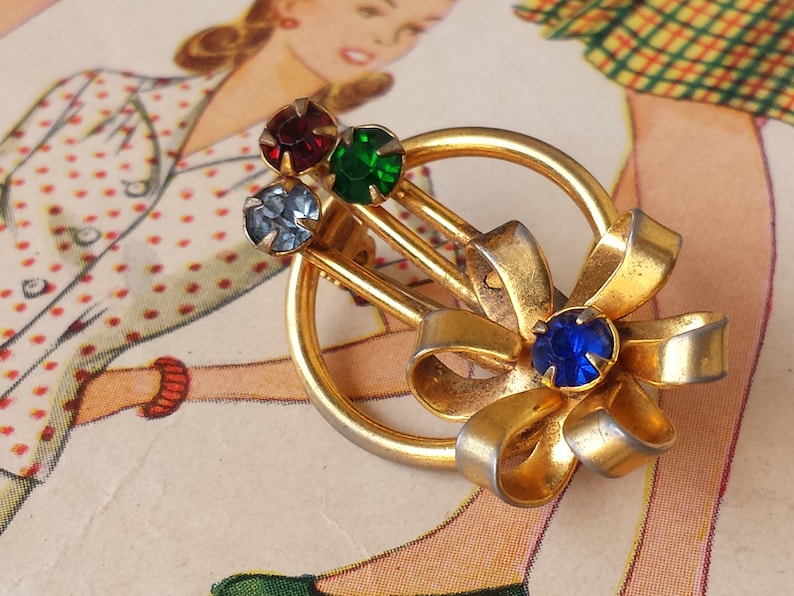 Green Red Rhinestone Circle Rays Antique Brooch Accessory Pin Beautiful Vintage 1940/'s Gold Flower Mother Birthstone Blue