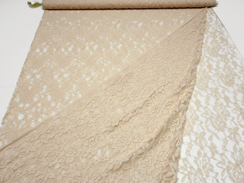 Stoff Stretch Spitze Spitzenstoff mit Blumen Rosen Ranken Design beige sand Kleiderstoff
