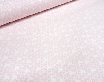 Könnte beinhalten: Weißer Stoff mit einem sich wiederholenden Muster aus kleinen rosa Herzen. Der Stoff hat eine subtile Textur.
