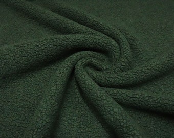 Puede incluir: Primer plano de una tela de franela verde oscuro con una superficie texturizada.