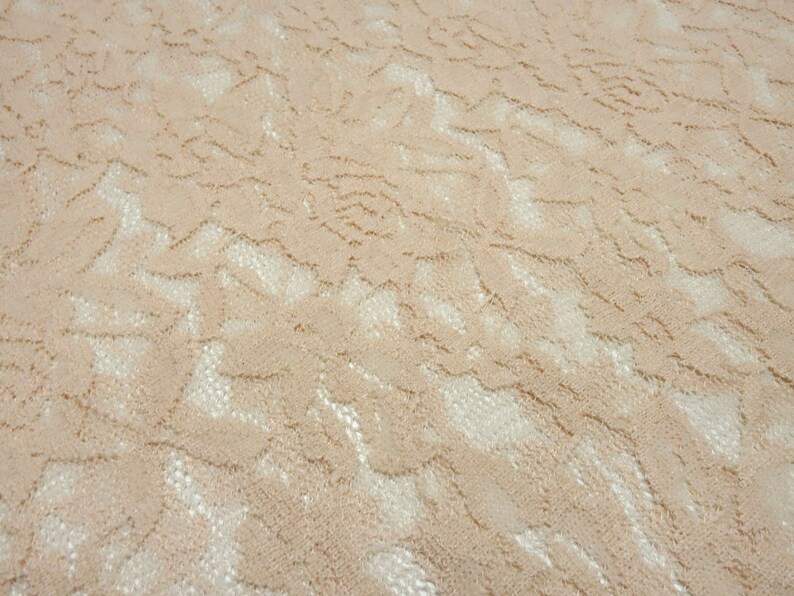 Stoff Stretch Spitze Spitzenstoff mit Blumen Rosen Ranken Design beige sand Kleiderstoff