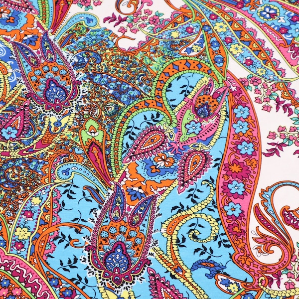 Stof viscose jersey met paisley dessin wol wit groen roze geel oranje blauw kleurrijk bedrukte jurkstof kinderstof