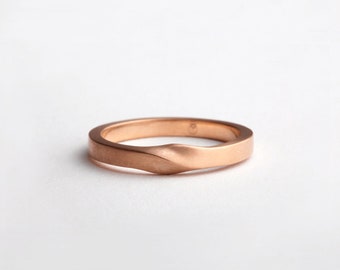 Anillo minimalista de oro rosa de 14 k con banda trenzada: alianza Mobius única