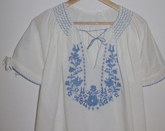 Ukrainian Hand Embroidered Women's White & Blue Blouse Ukrainian sorochka Shirt - Vyshyvanka  size L Large Made in Ukraine 80's Folk blouse