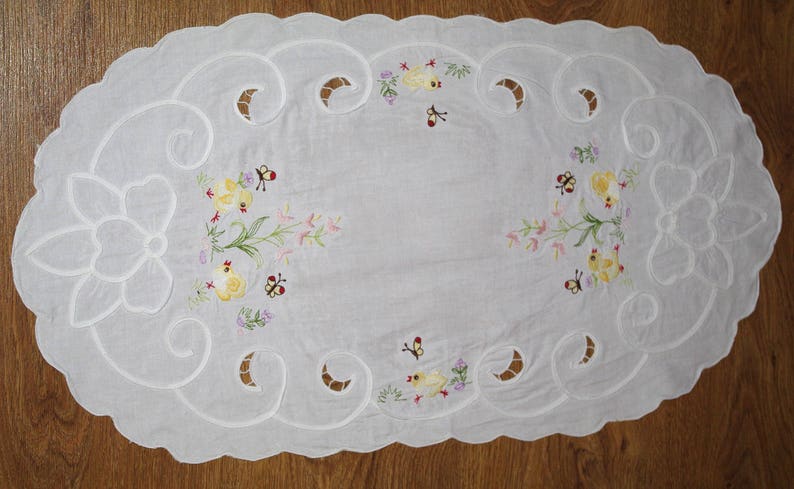 Easter Polish Richelieu White Oval Table Runner Embroidered Chickens Spring Dresser Scarf cutwork embroidery Polish linen Easter tabel decor