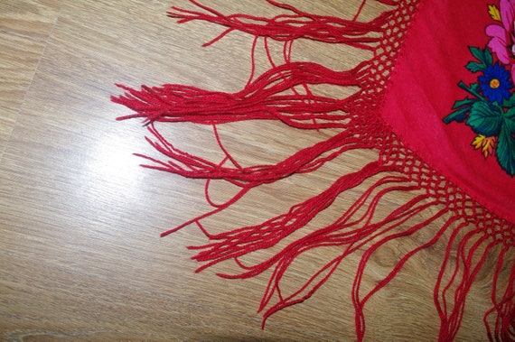 Red shawl with wool fringes Pavlovo Posad shawl V… - image 7