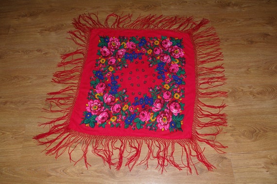 Red shawl with wool fringes Pavlovo Posad shawl V… - image 3