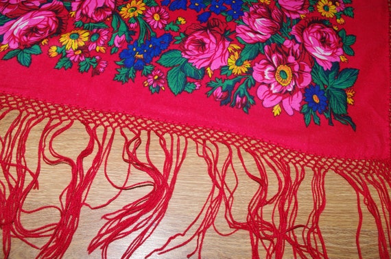 Red shawl with wool fringes Pavlovo Posad shawl V… - image 4